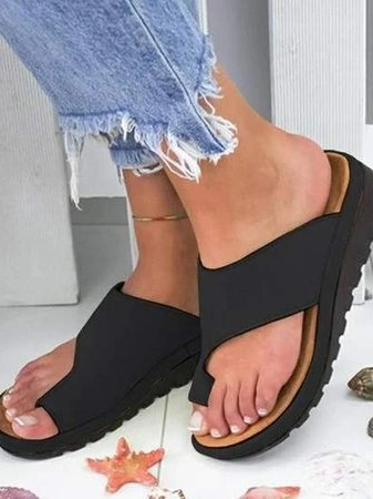 Sandalis casual de tacón bajo de cuero artificial